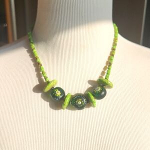 Bohemian choker in green